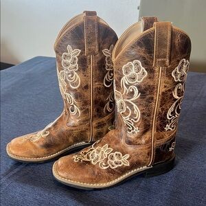 Shyanne Brown Kids Boots with Cream Embroidery